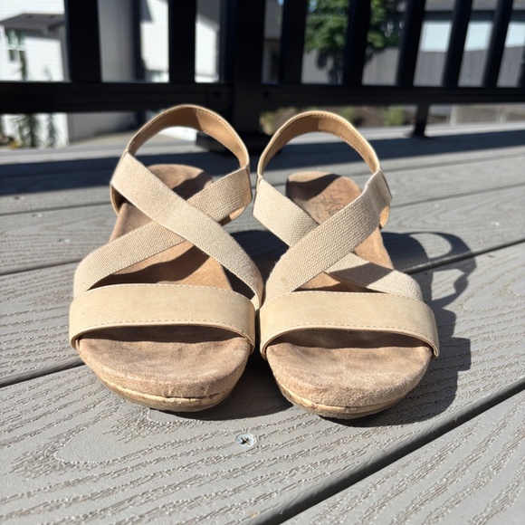 Life Stride Soft System FLEX Beige Wedge Strappy Sandals Women's Size 9M - Picture 5 of 10